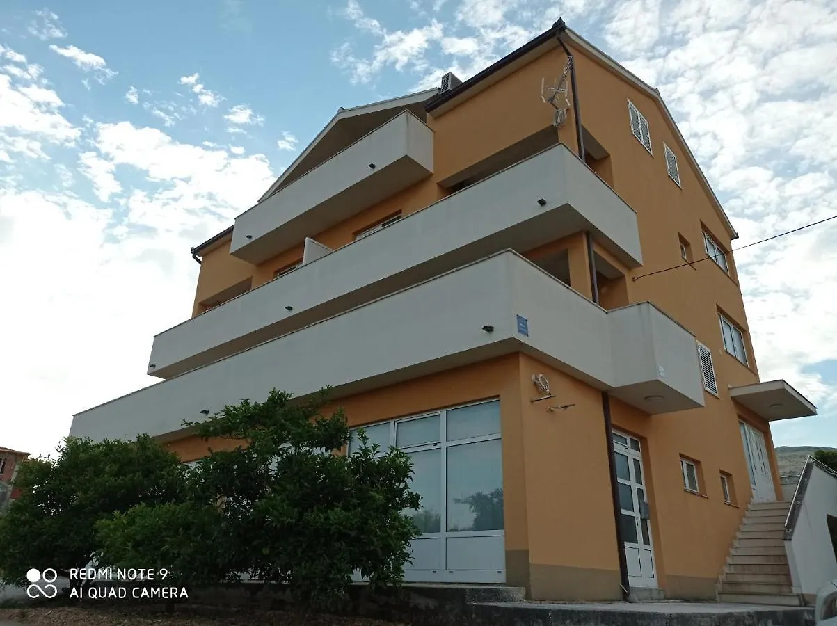 Apartmani Barisic Trogir Guest house