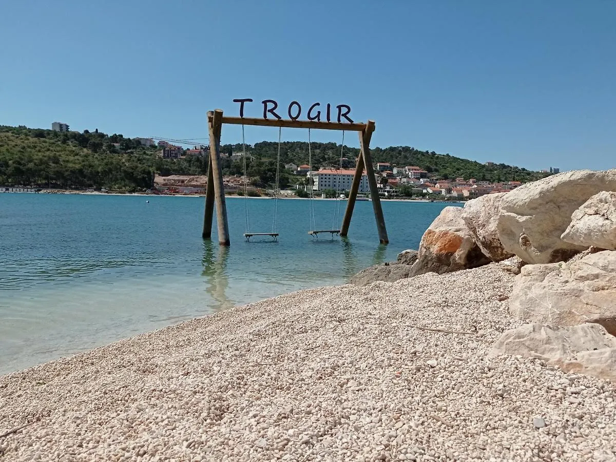 Apartmani Barisic Trogir Guest house