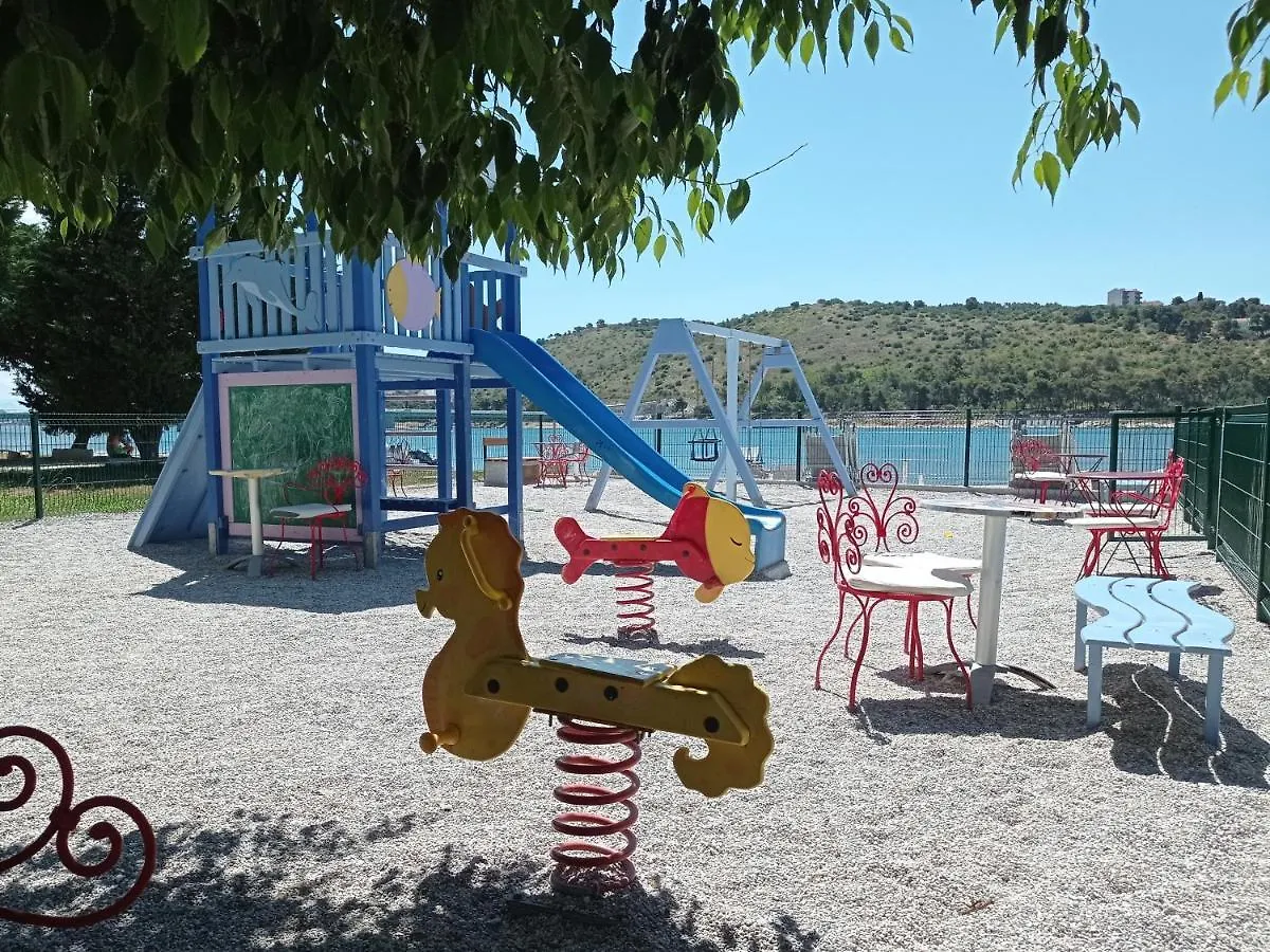 Guest house Apartmani Barisic Trogir Croatia